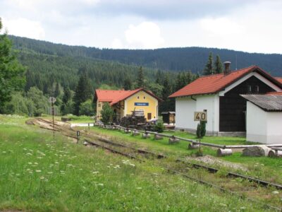 Stanice Kubova Huť, nejvýše položená železniční stanice v Česku, zdroj Wikimedia Commons