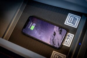 Bezdrátové nabíjení drobné elektroniky v jednotkách ComfortJet