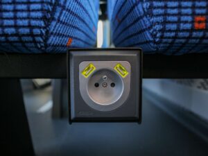 Klasická zásuvka 230V a USB pro dobíjení drobné elektroniky