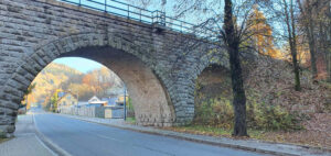 Železniční viadukt v Desné