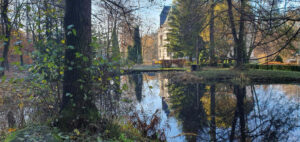 Riedlova vila v Desné a park