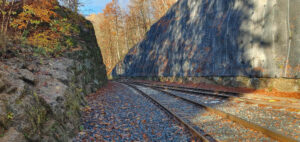 Zastávka Desná Riedlova a odbočka vlečky do skláren