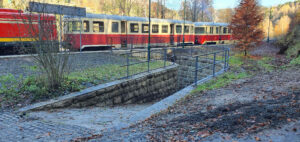 Tunýlek pod tratí ve stanici Dolní Polubný