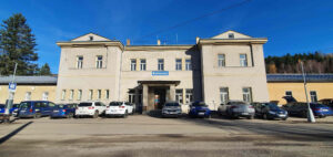 Parkování v Kořenově u nádraží