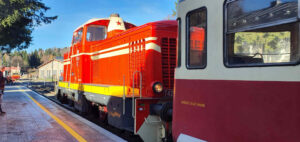 Motorová lokomotiva tzv. Rakuškanka v Kořenově