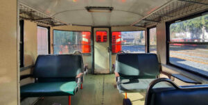 Osobní vozy typu Balm mají zaoblená panoramatická skla.