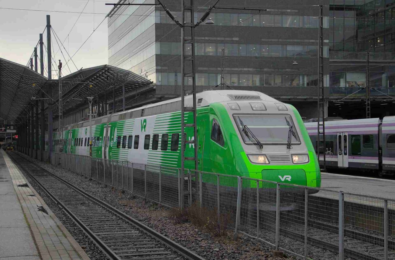 Nový vzhled jednotky Pendolino v barvách dopravce VR na nádraží v Helsinkách, zdroj Wikimedia Commons