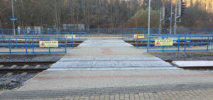 Přechod kolejí na nádraží v Tanvaldu