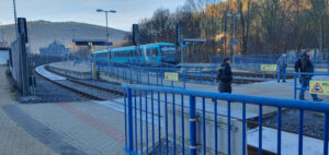 Přechod kolejí na nádraží v Tanvaldu