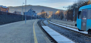 Nádraží v Tanvaldě a Nástupiště 1 / Kolej 2