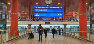 Čekárna ČD Lounge se nachází ve sníženém přízemí vlevo od pokladen ČD