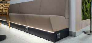 ČD Lounge v Praze, zásuvky na 230 V