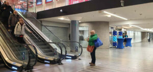 Čekárna ČD Lounge se nachází ve sníženém přízemí u schodů co vedou do severního "S" podchodu