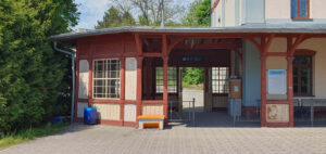 Příchod a parkování u nádraží v České Skalici