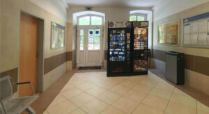 Čekárna, pokladna a veranda na nádraží v České Skalici