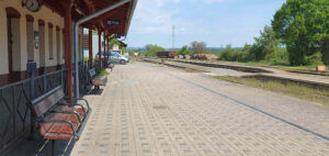 Čekárna, pokladna a veranda na nádraží v České Skalici