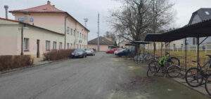 Příchod a parkování u nádraží v Moravanech