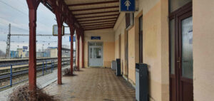 Čekárna, veranda a pokladna na nádraží Moravany