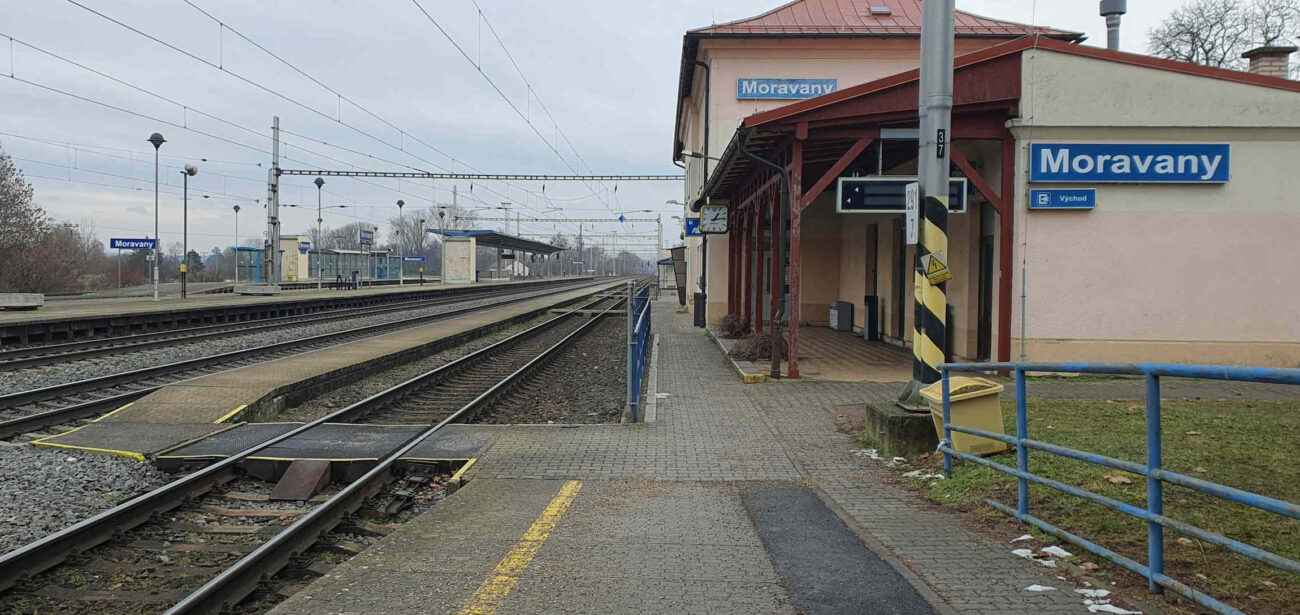 Vlakové nádraží Moravany, kousek od Pardubic