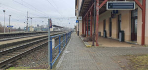 Nádraží v Moravanech, 1. nástupiště u 2. koleje