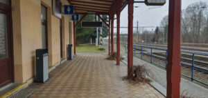 Čekárna, veranda a pokladna na nádraží Moravany