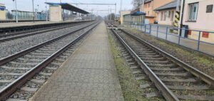 Nádraží v Moravanech, 1. nástupiště u 2. koleje