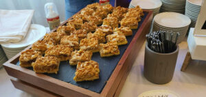 Jablečný koláč se šlehačkou