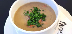 Čočková polévka s klobásou a mrkví