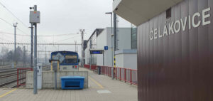 Čelákovice, nástupiště u koleje 1