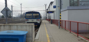 Čelákovice, nástupiště u koleje 1