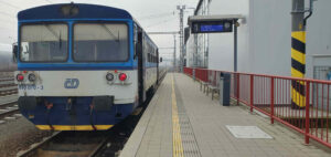 Čelákovice, nástupiště u koleje 1