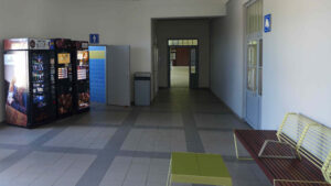 Nádraží Čelákovice - čekárna, záchody, pokladna, občerstvení