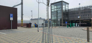 Parkování u nádraží v Čelákovicích