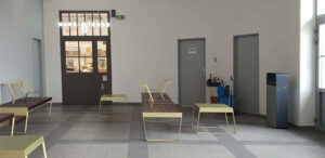 Nádraží Čelákovice - čekárna, záchody, pokladna, občerstvení