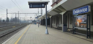 Nádraží Čelákovice, nástupiště u koleje 2