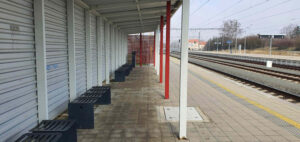 Nádraží Čelákovice, nástupiště u koleje 2