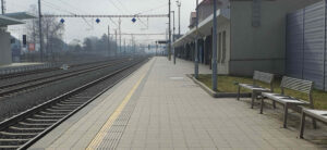 Nádraží Čelákovice, nástupiště u koleje 2