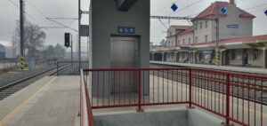 Nádraží Čelákovice, nástupiště u 3. a 4. koleje