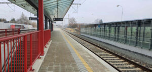 Nádraží Čelákovice, nástupiště u 4. koleje