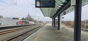 Nádraží Čelákovice, nástupiště u 3. koleje