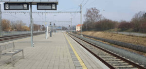 Nádraží Čelákovice, nástupiště u 4. koleje