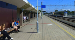 Nádraží Čelákovice, nástupiště u koleje 2