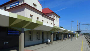 Nádraží Čelákovice - čekárna, záchody, pokladna, občerstvení