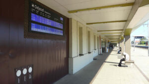 Nádraží Čelákovice - čekárna, záchody, pokladna, občerstvení