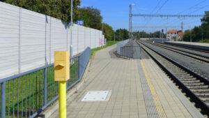 Nádraží Čelákovice, nástupiště u koleje 2