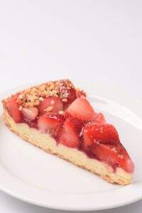 Jahodový dortík z jarní nabídky ve slovenských jídelních vozech