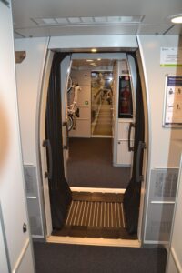 Polské Pendolino je plně průchozí bez bariér, zdroj Wikimedia Commons