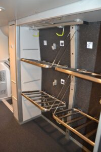 Polské Pendolino - police na zavazadla, zdroj Wikimedia Commons