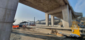 Stavba nového nádraží na Smíchově - betonová lávka