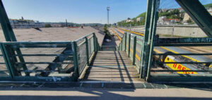 Původní ocelová lávka na nádraží Praha-Smíchov